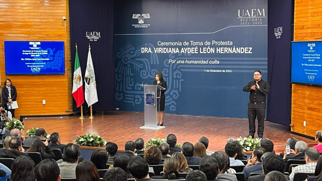 Toma protesta Viridiana León como primera rectora de UAEM