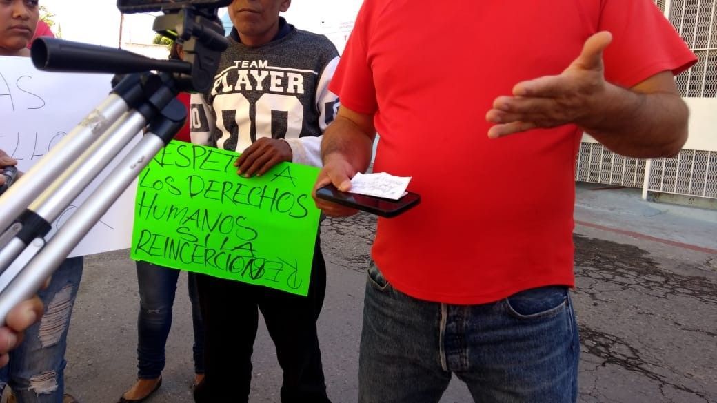 Familiares protestan afuera de cárcel en Jonacatepec 24 Morelos