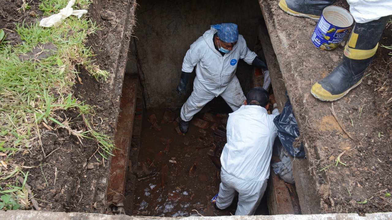 trabajos de exhumacion en panteon jardines de la paz cuernavaca morelos