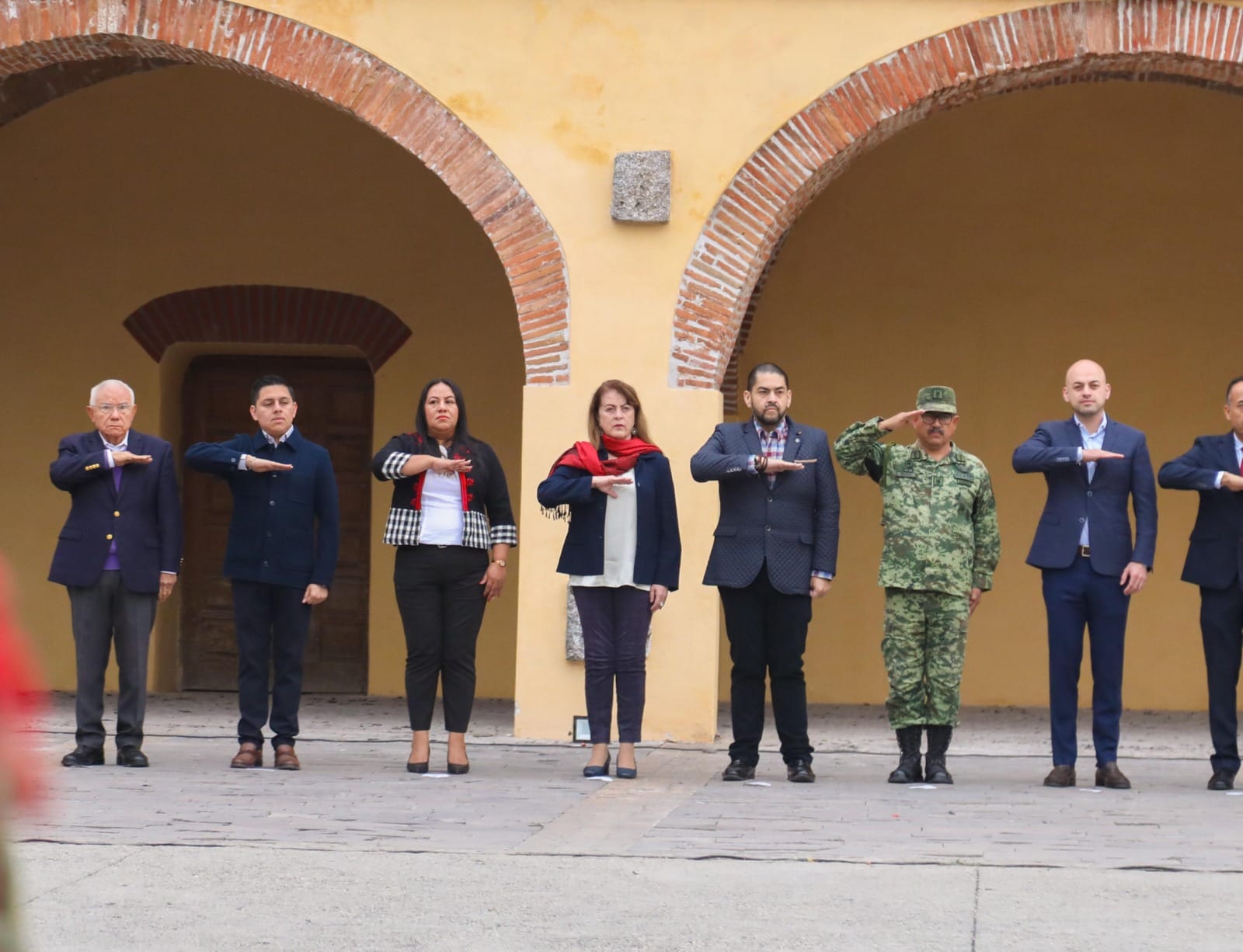 Honores a la bandera.