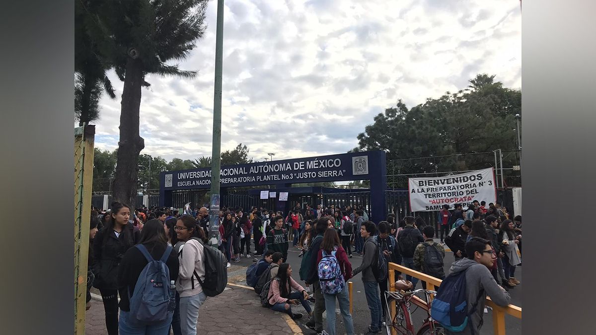 Toman Encapuchados Preparatoria De La Unam 24 Morelos 9870